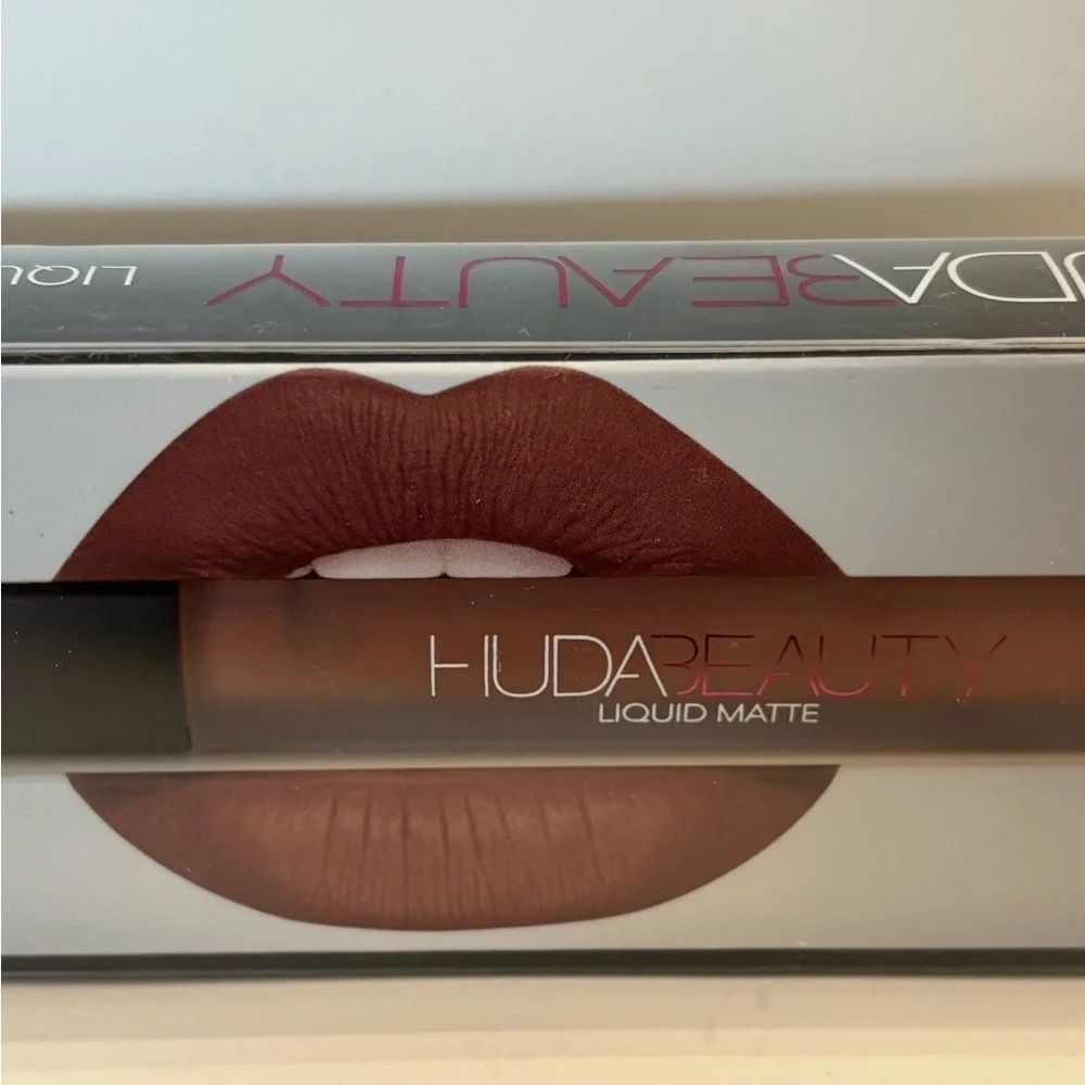 Huda Beauty Brown Matte Lipstick color -GIRLFRIEND NIB Brand New